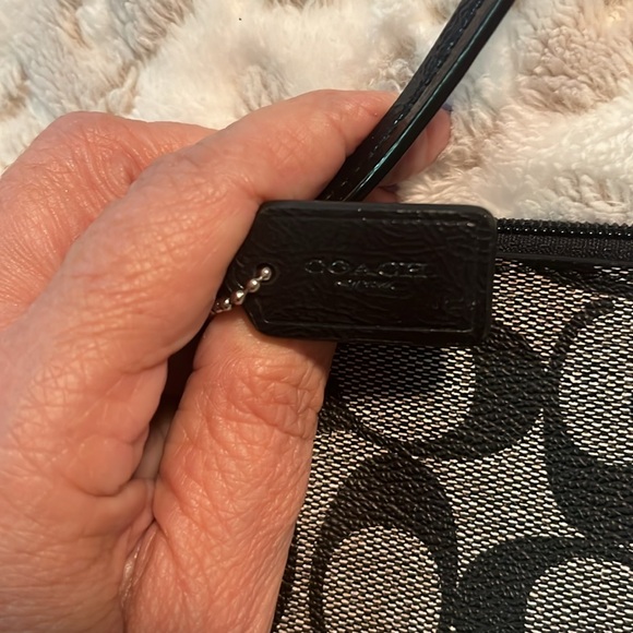 Coach wristlet - Picture 5 of 5